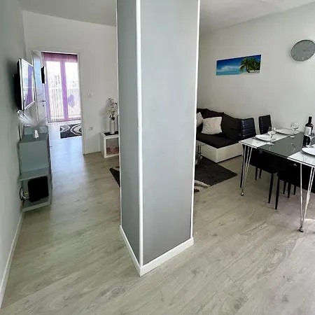 Luna Modern Sea View Apartament *