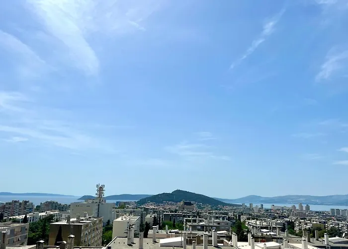 Luna Modern Sea View *