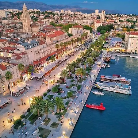 Luna Modern Sea View *