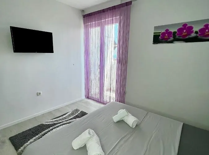 Luna Modern Sea View *